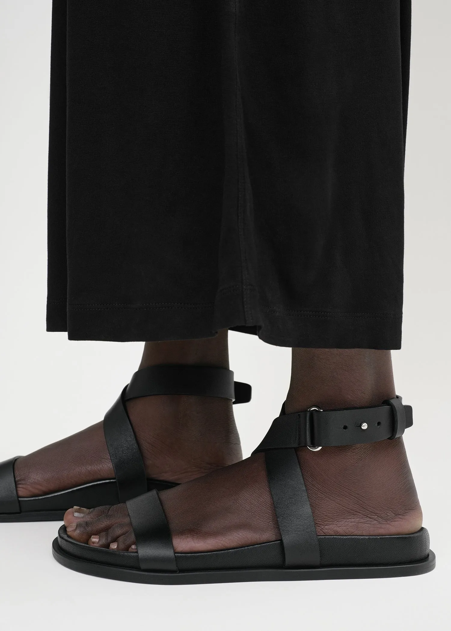 Chunky leather sandals black