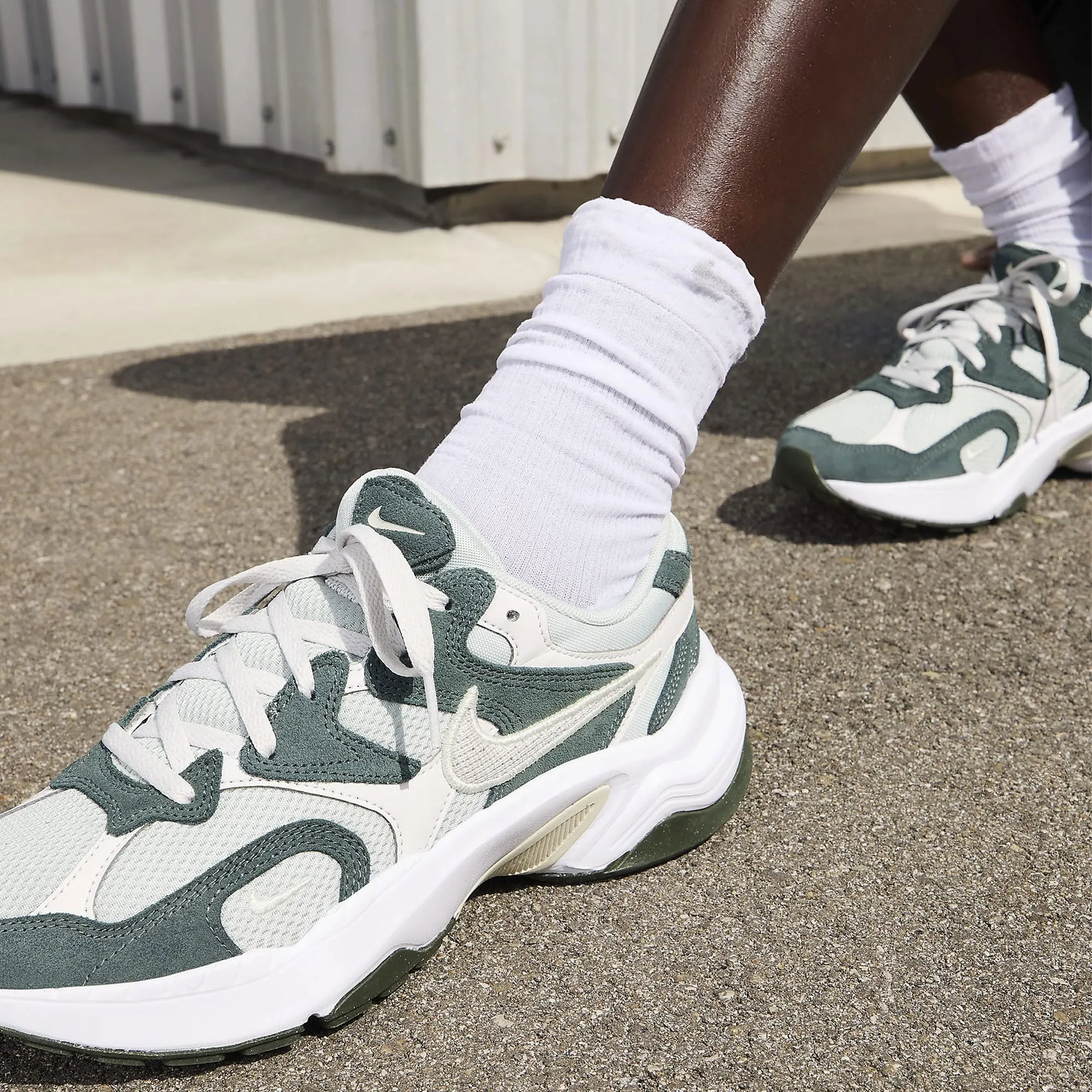 Nike | WMN'S AL8  { VINTAGE GREEN/SPRING GREEN-CARBON GREEN